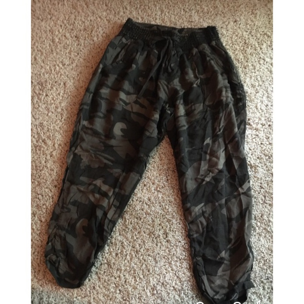 American eagle camo joggers